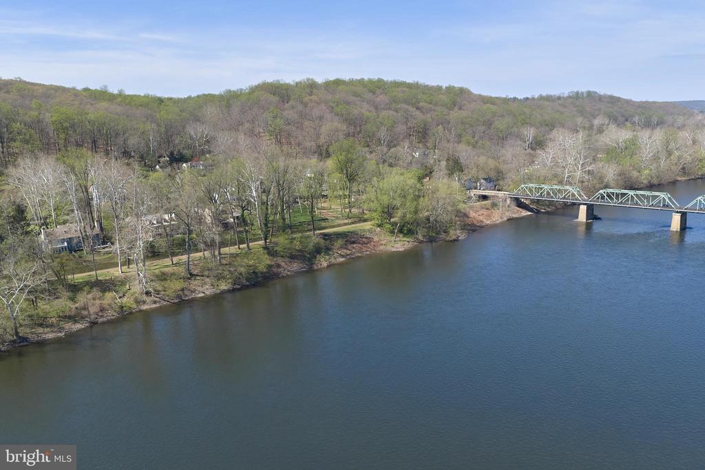 2976 RIVER ROAD