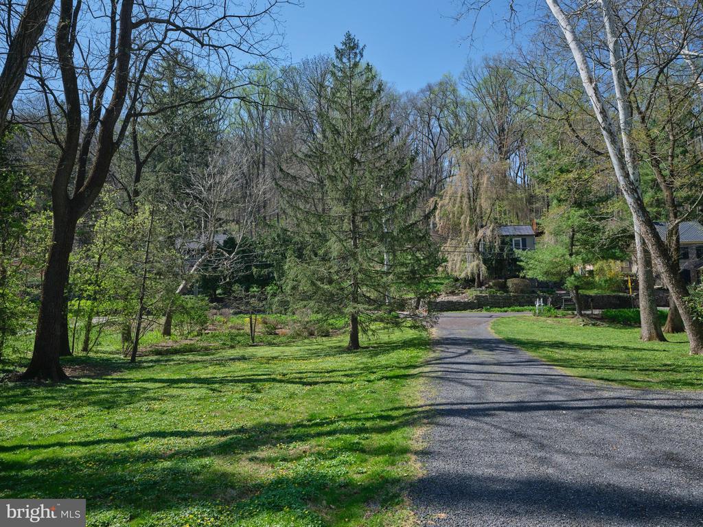2976 RIVER ROAD
