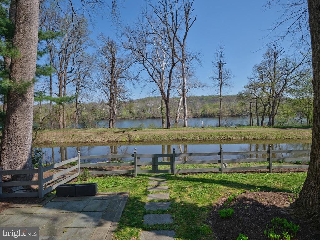 2976 RIVER ROAD