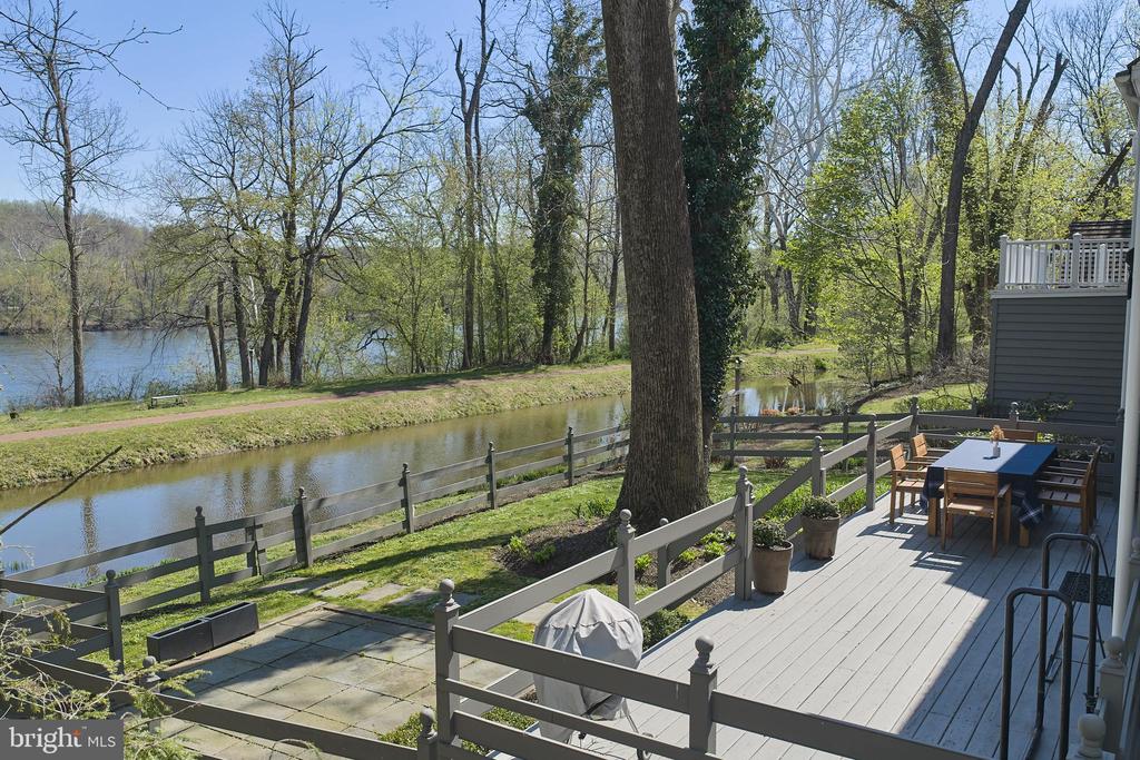 2976 RIVER ROAD