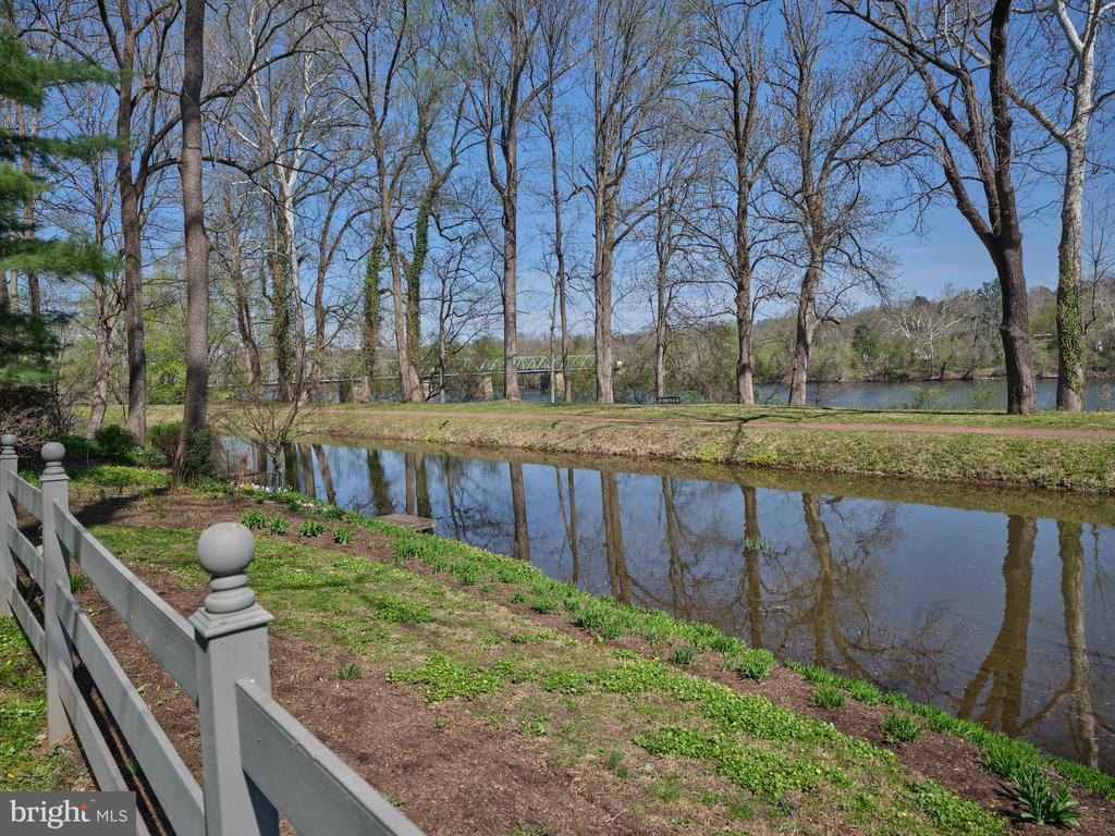 2976 RIVER ROAD