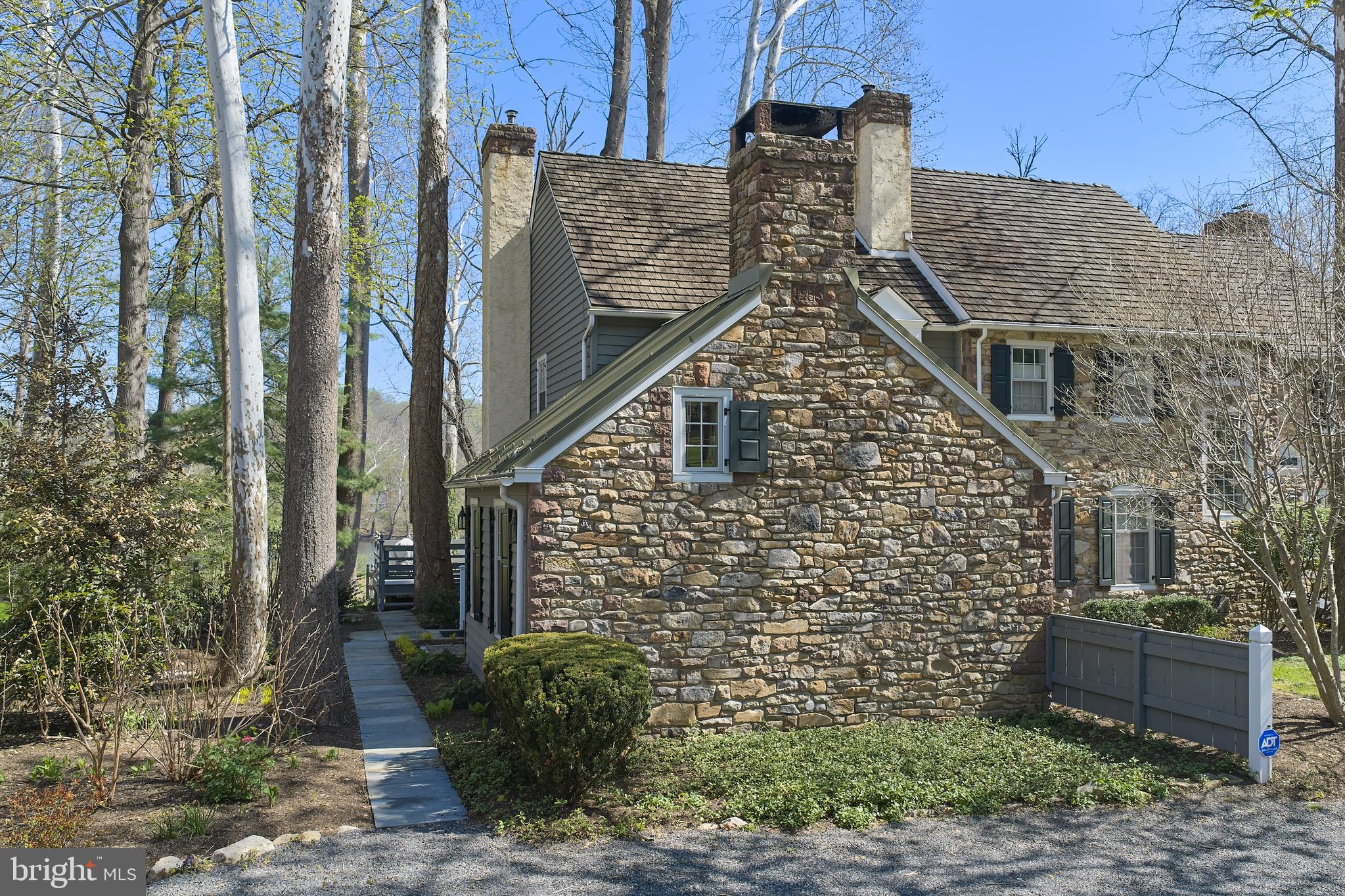2976 RIVER ROAD