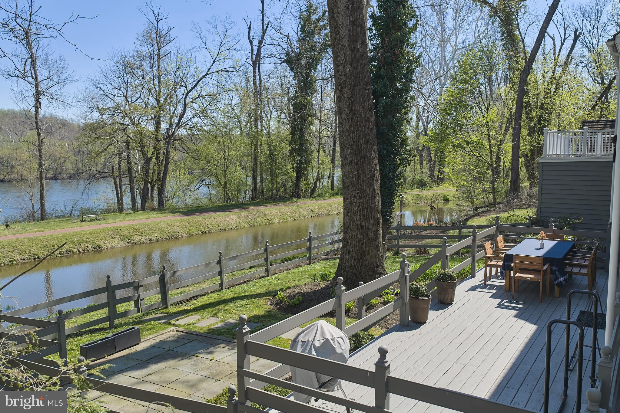 2976 RIVER ROAD