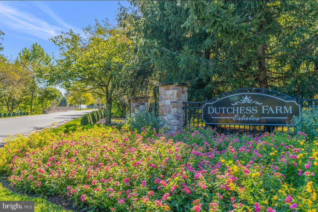 21 GOLDNEY DR