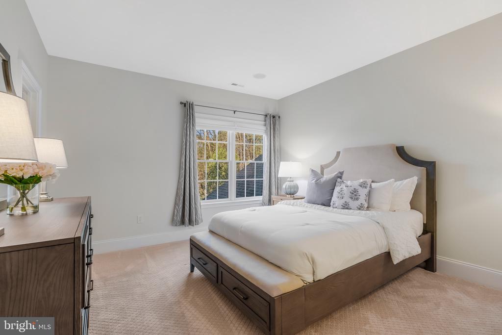 21 GOLDNEY DR