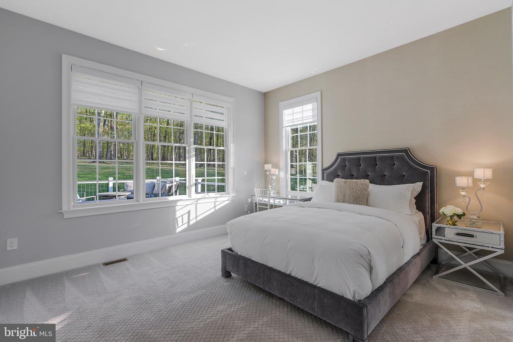 21 GOLDNEY DR