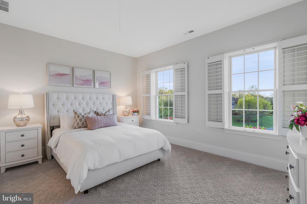 21 GOLDNEY DR