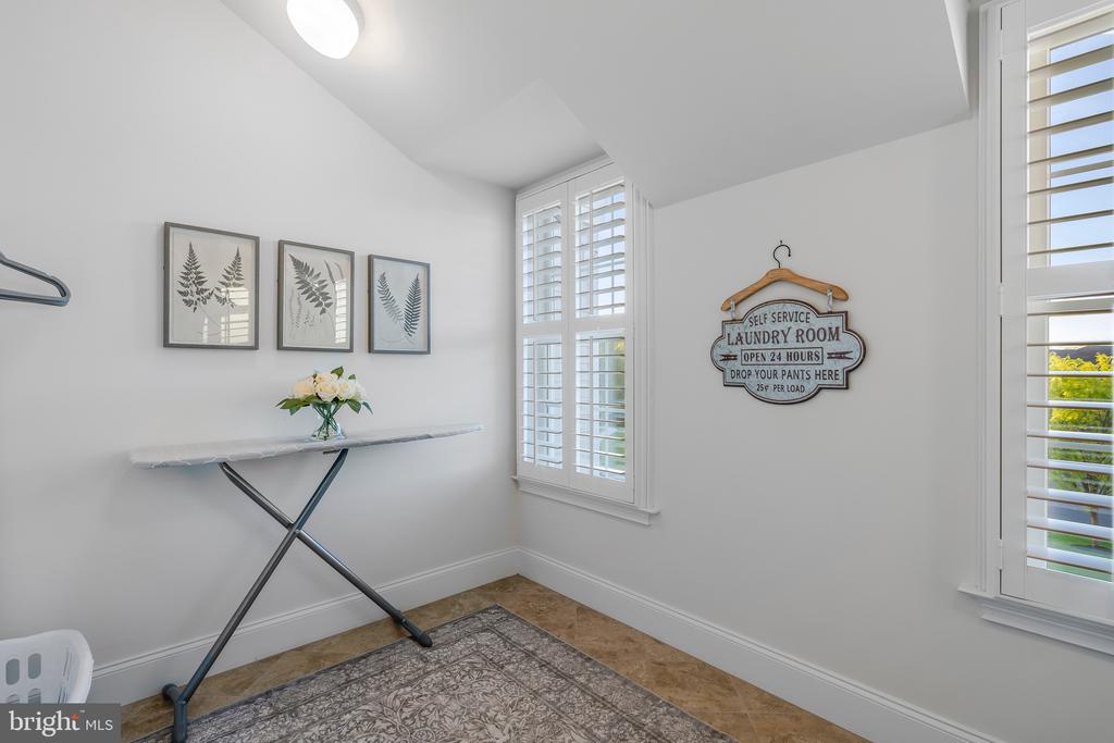 21 GOLDNEY DR
