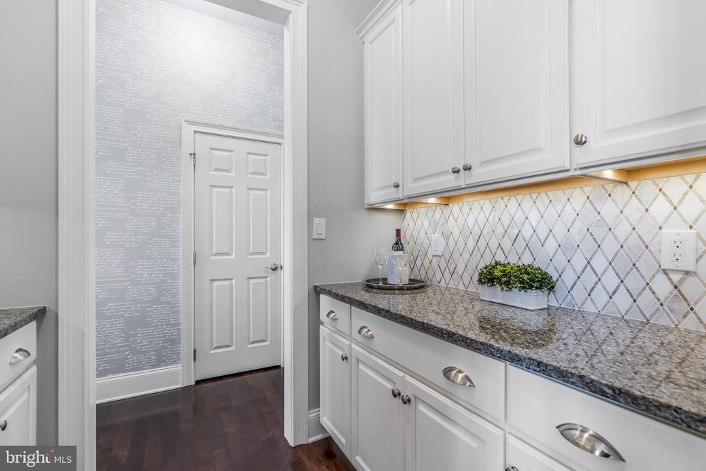 21 GOLDNEY DR