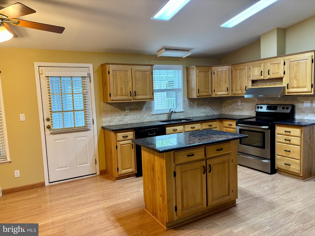 399 SPRING MEADOW CIRCLE CIRCLE
