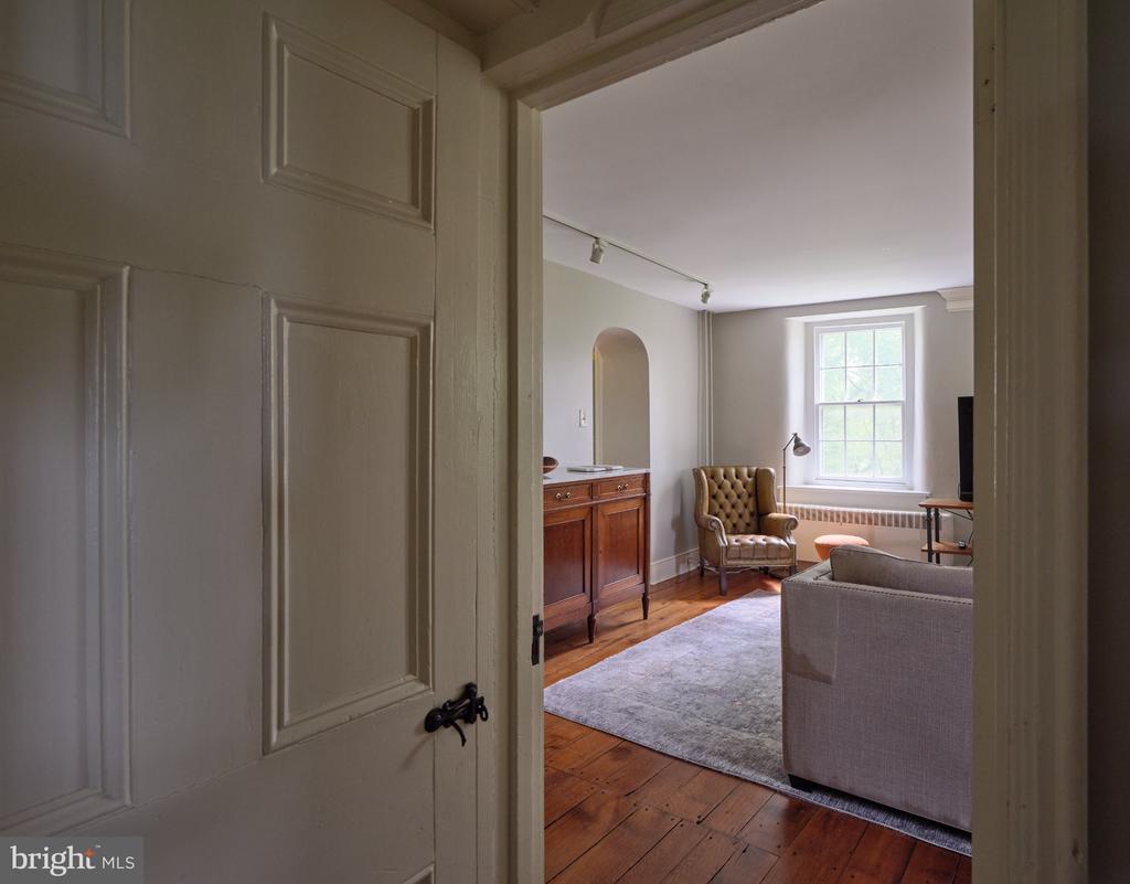 718 TELEGRAPH ROAD