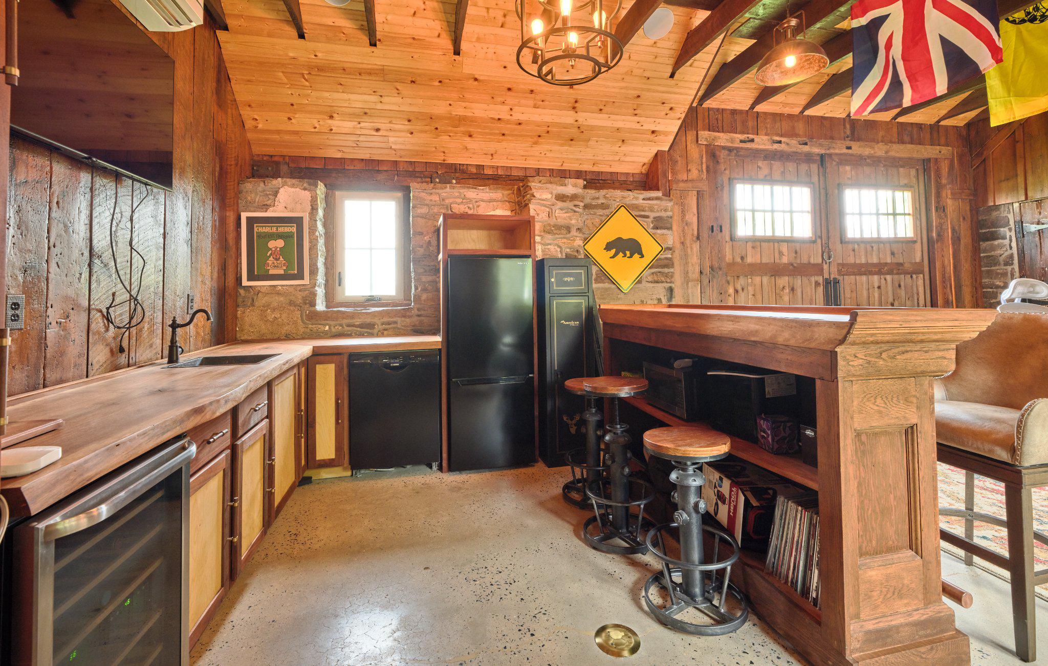 718 TELEGRAPH ROAD