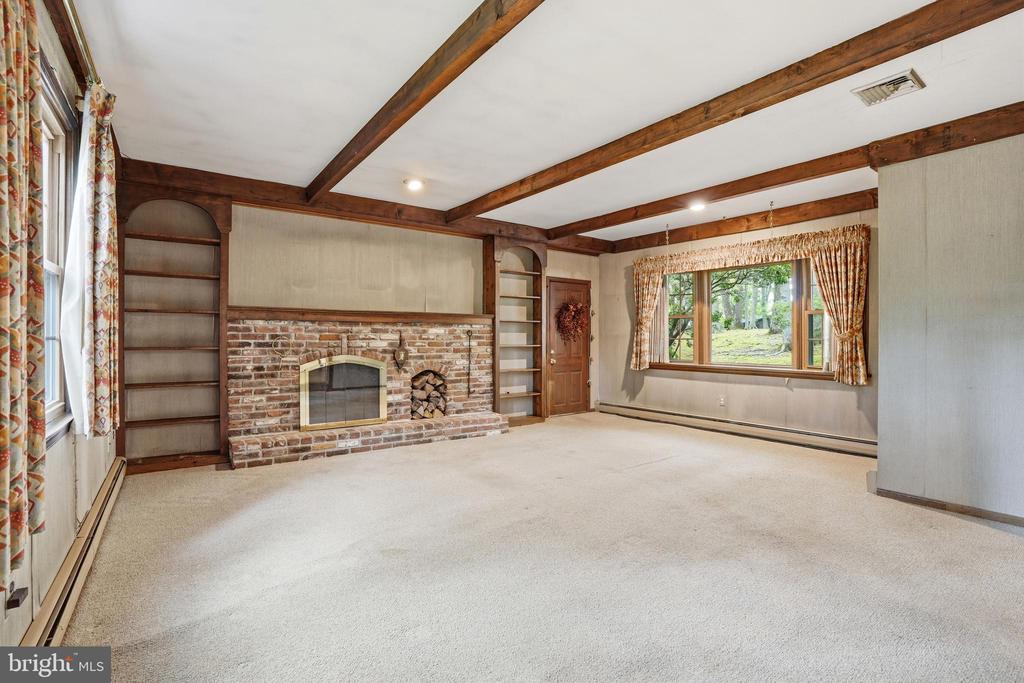 3858 DOGWOOD LANE