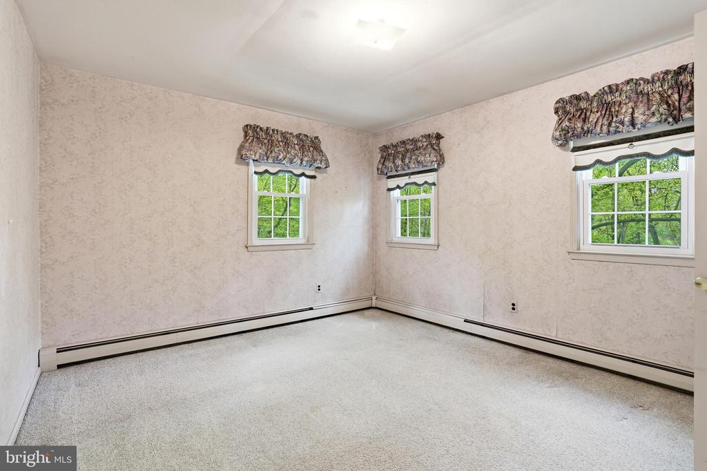3858 DOGWOOD LANE
