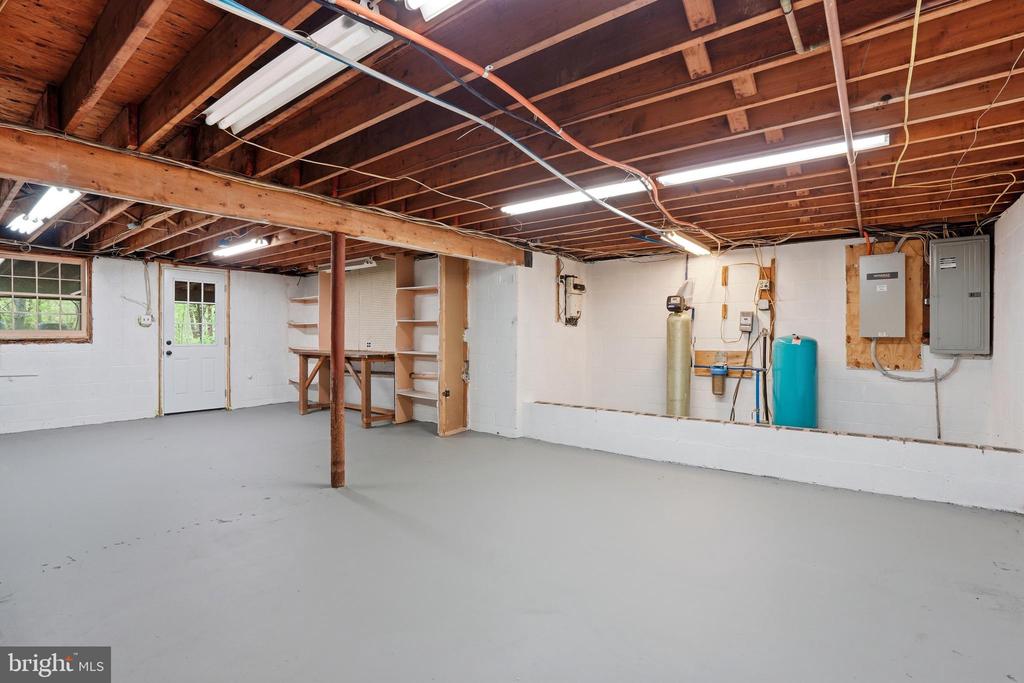 3858 DOGWOOD LANE