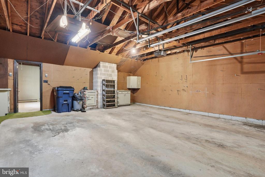 3858 DOGWOOD LANE