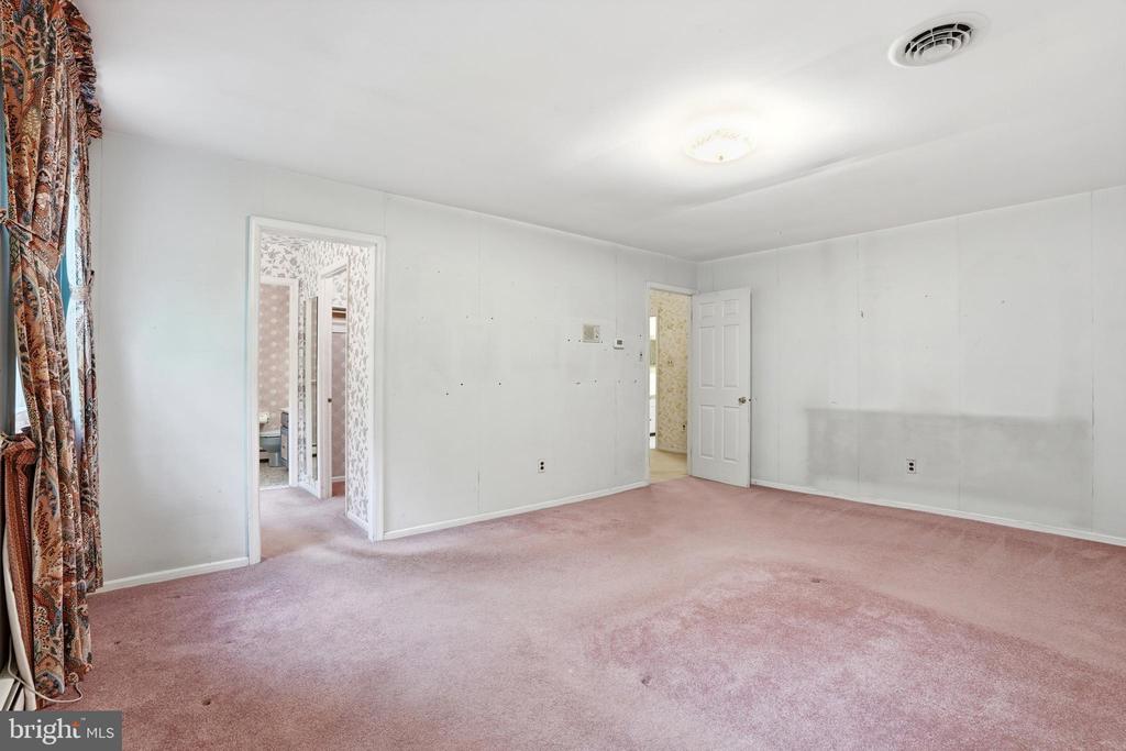 3858 DOGWOOD LANE