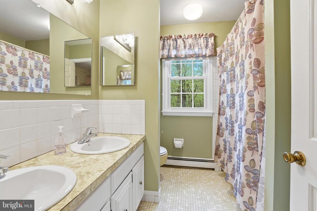 3858 DOGWOOD LANE