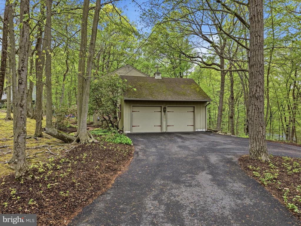 3858 DOGWOOD LANE
