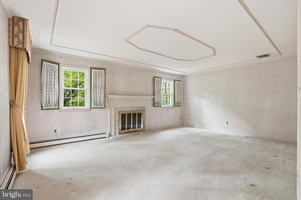 3858 DOGWOOD LANE