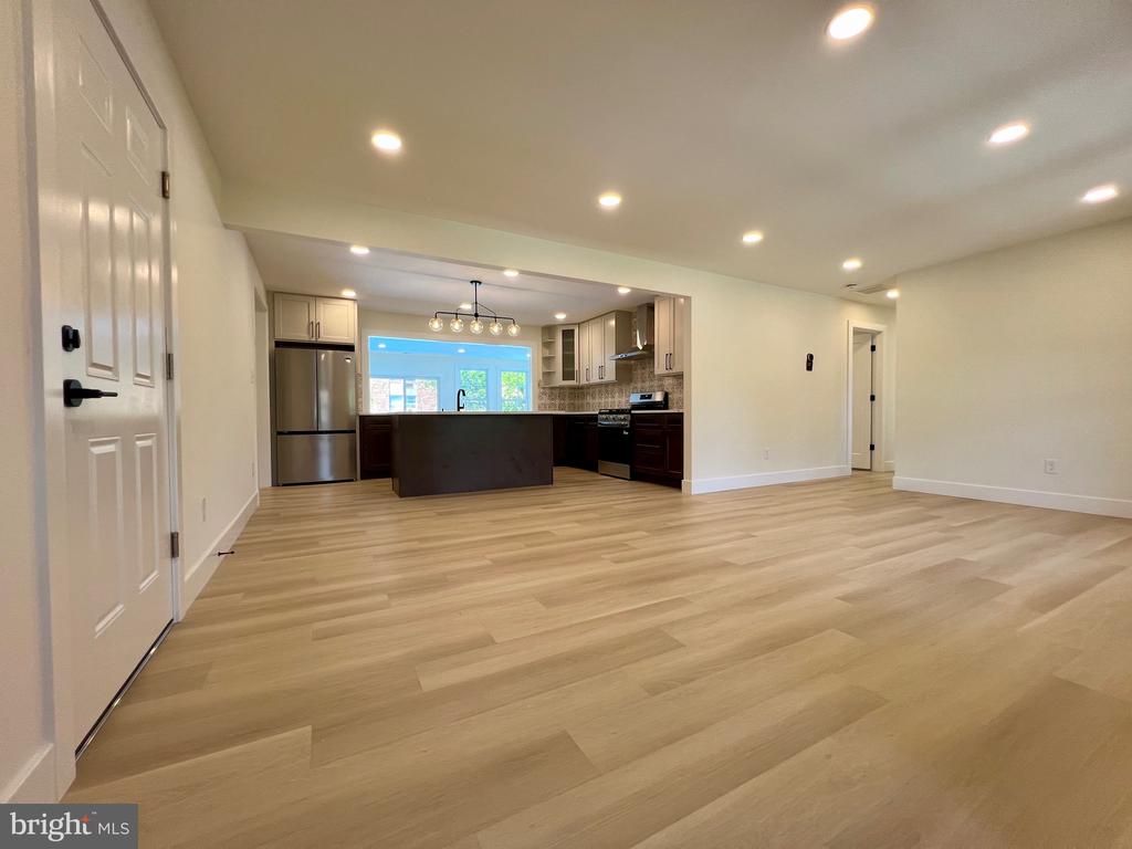 400 DEB LANE