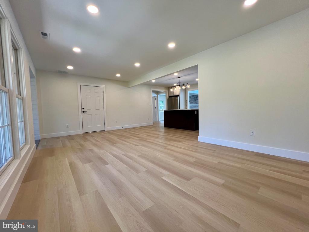 400 DEB LANE