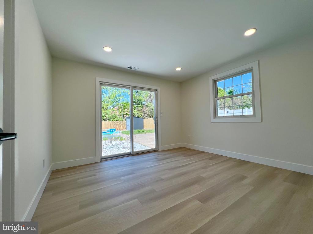 400 DEB LANE