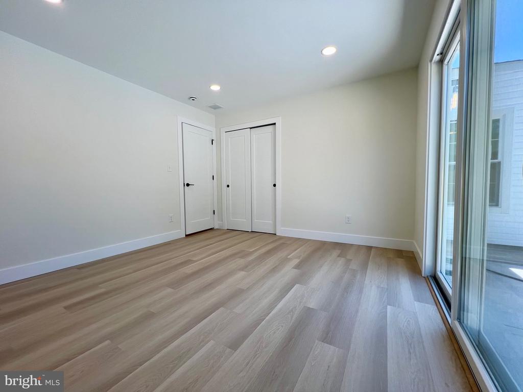 400 DEB LANE