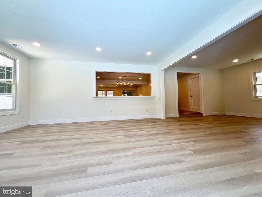 400 DEB LANE