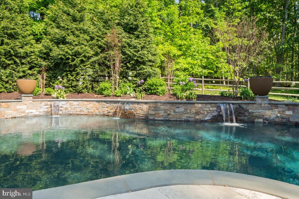 5 GLEN EAGLES DRIVE