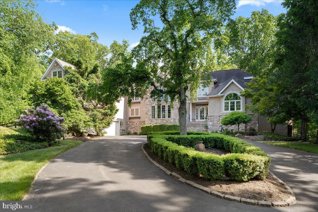 5 GLEN EAGLES DRIVE