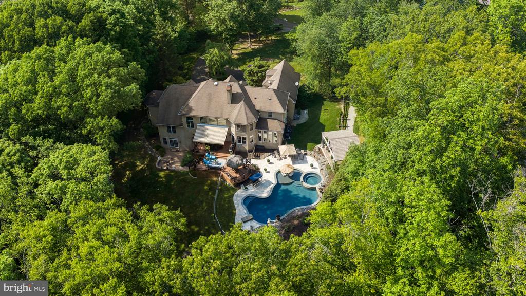 5 GLEN EAGLES DRIVE