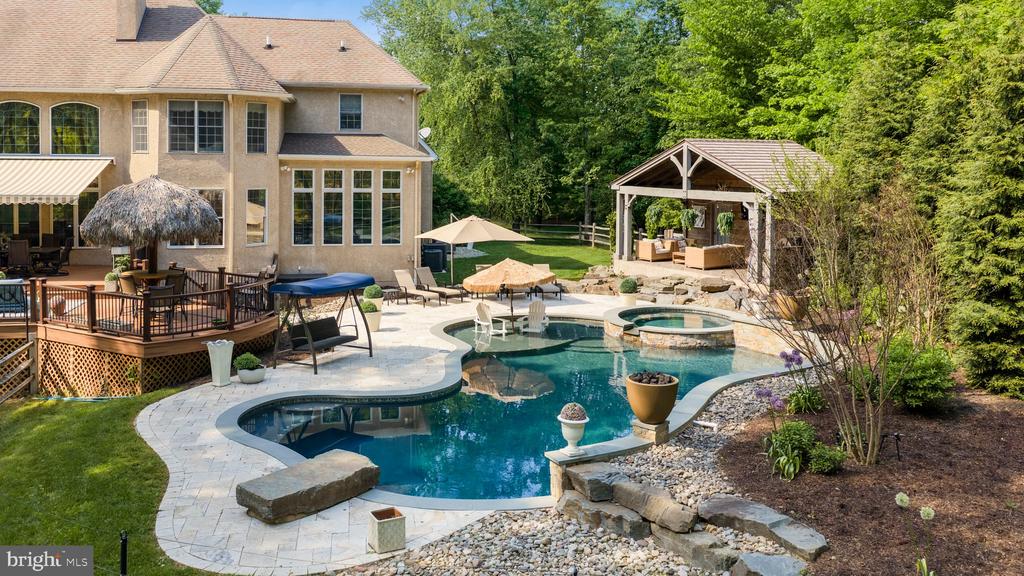5 GLEN EAGLES DRIVE