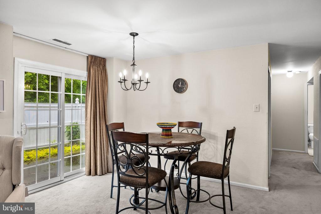 679 ROSE HOLLOW DRIVE
