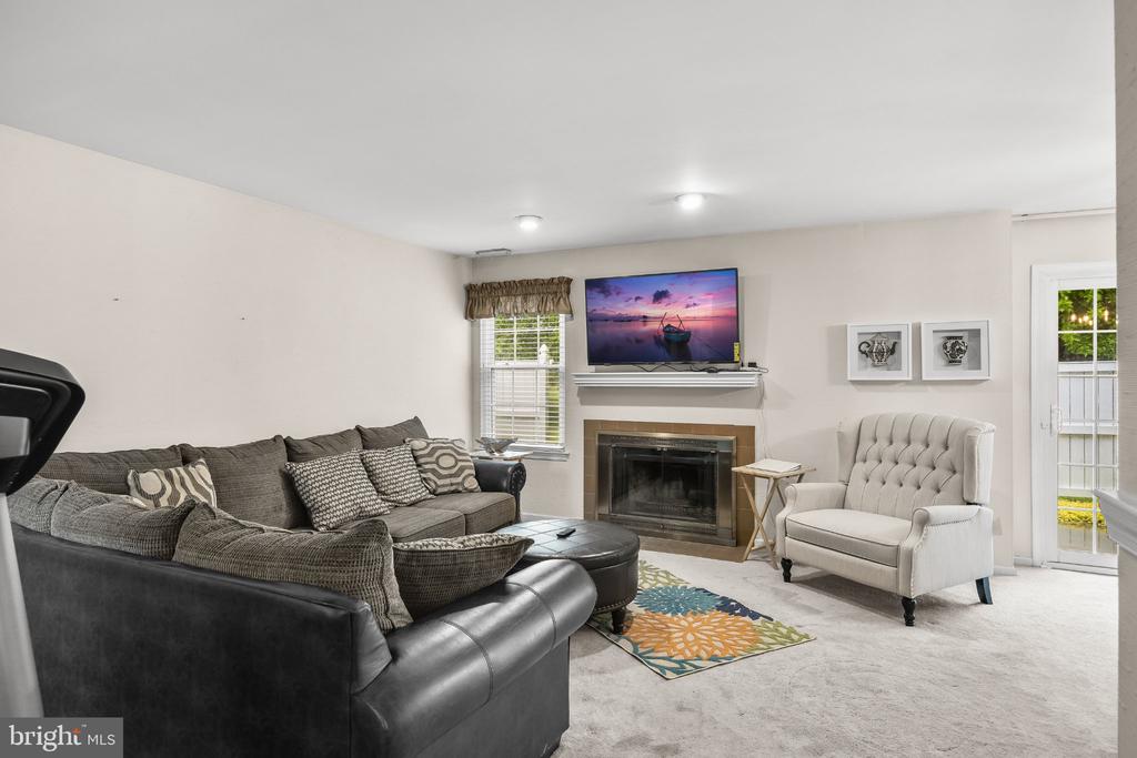 679 ROSE HOLLOW DRIVE