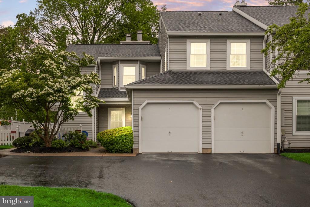 679 ROSE HOLLOW DRIVE