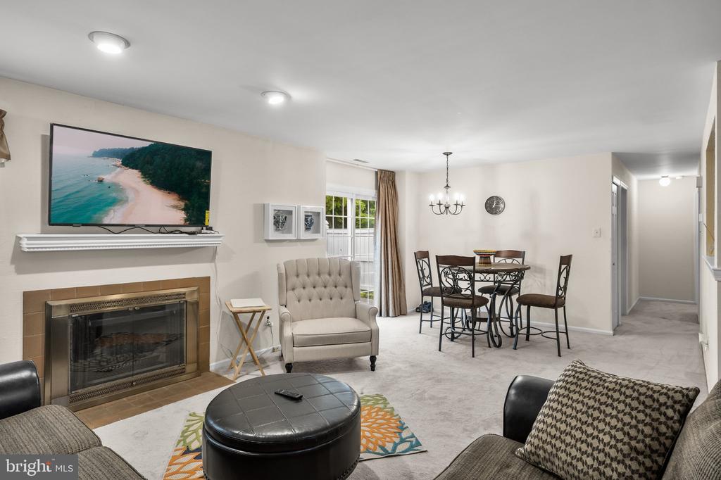 679 ROSE HOLLOW DRIVE