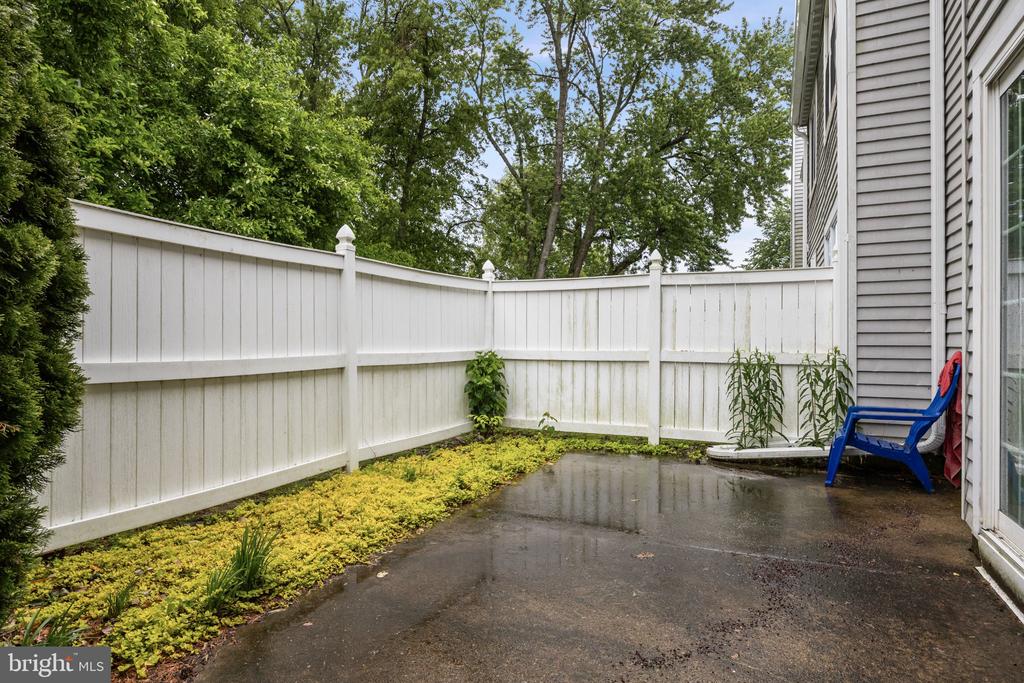 679 ROSE HOLLOW DRIVE