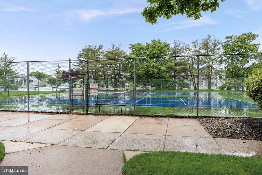 679 ROSE HOLLOW DRIVE