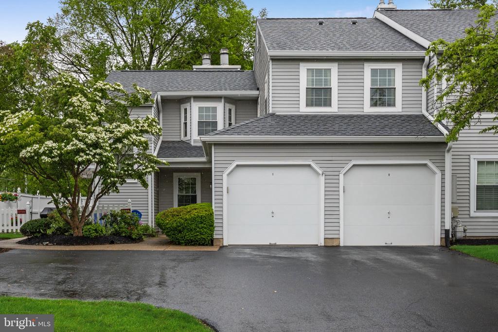 679 ROSE HOLLOW DRIVE