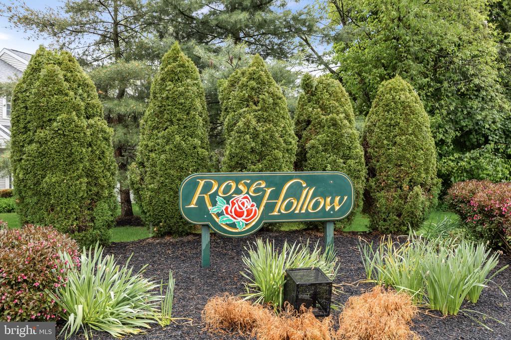 679 ROSE HOLLOW DRIVE