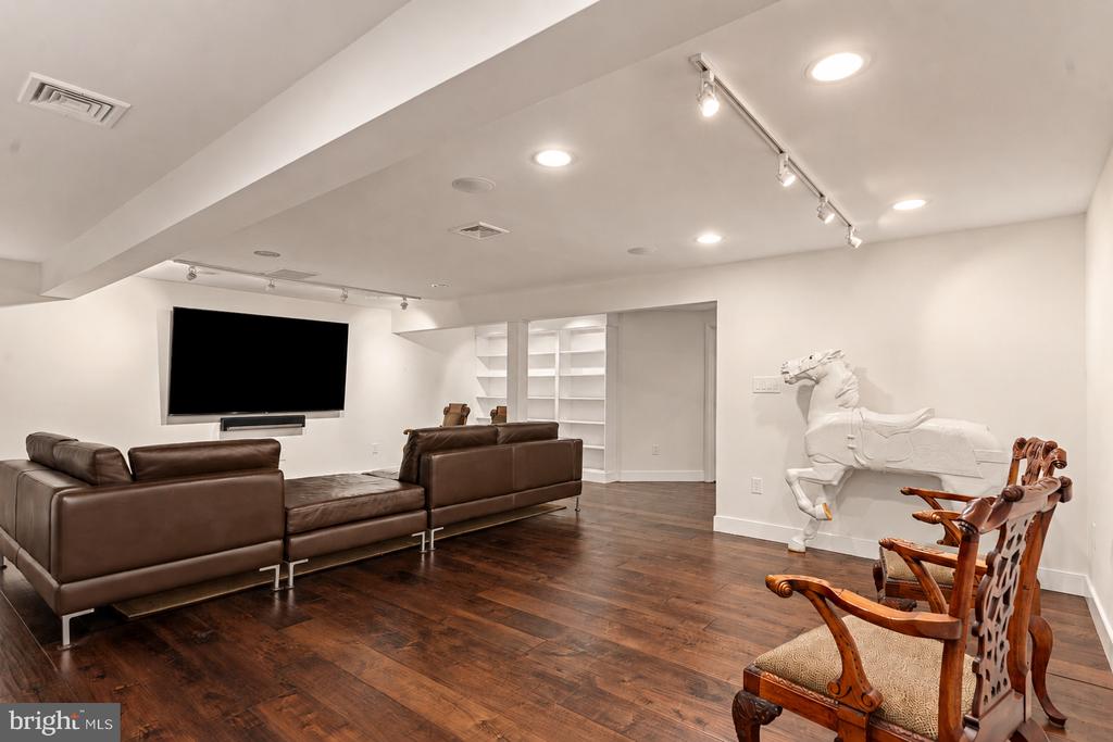 152 WOODSTREAM COURT
