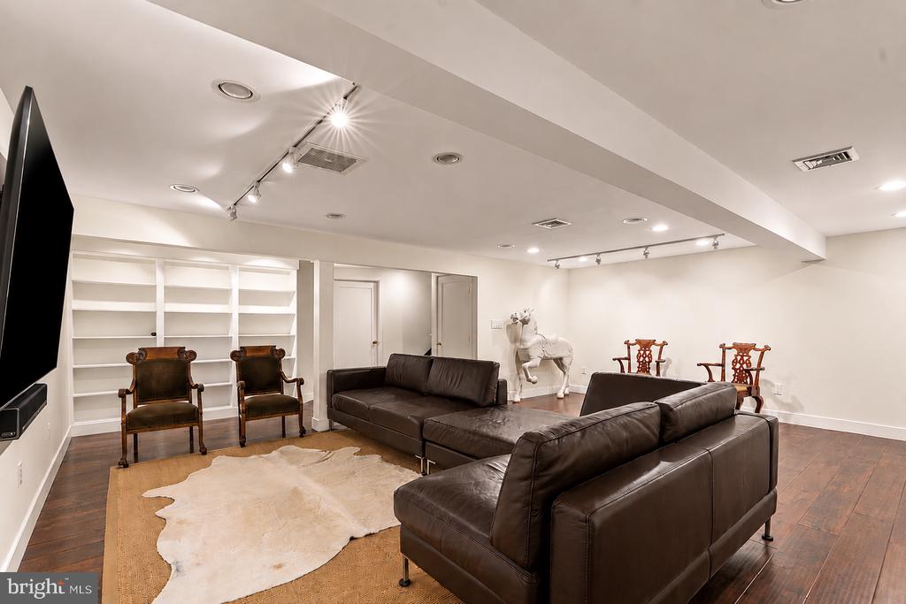 152 WOODSTREAM COURT
