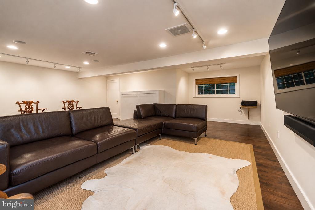 152 WOODSTREAM COURT