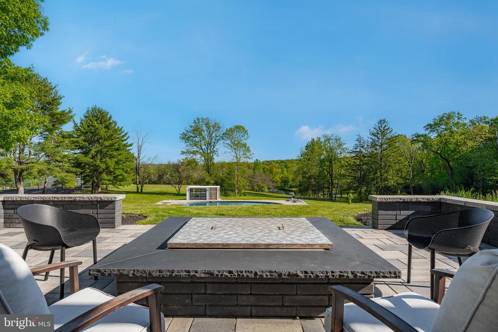 1506 PLEASANT VIEW ROAD