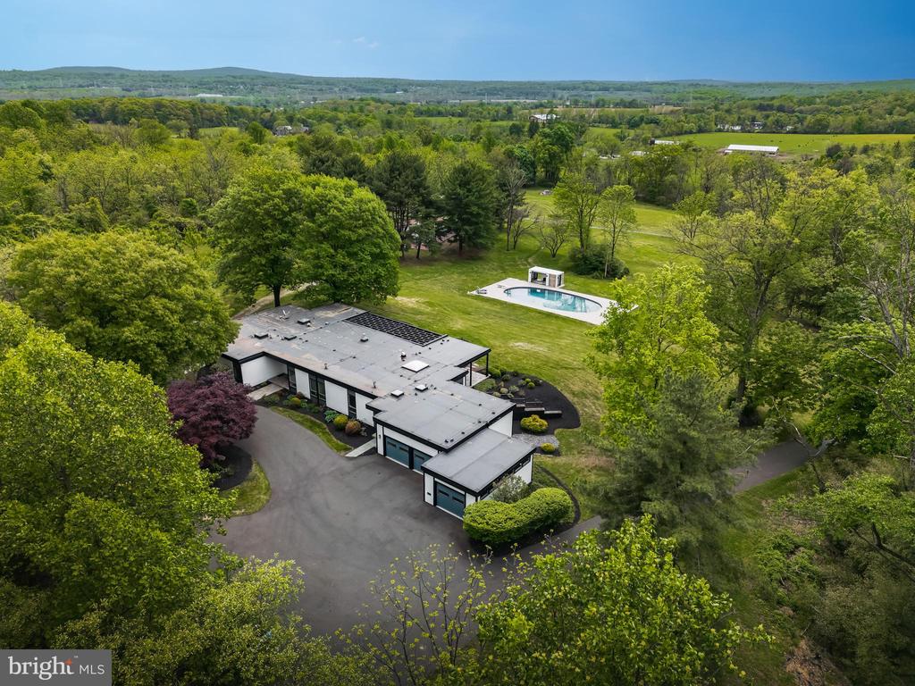 1506 PLEASANT VIEW ROAD