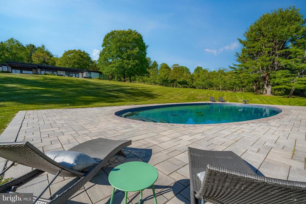 1506 PLEASANT VIEW ROAD