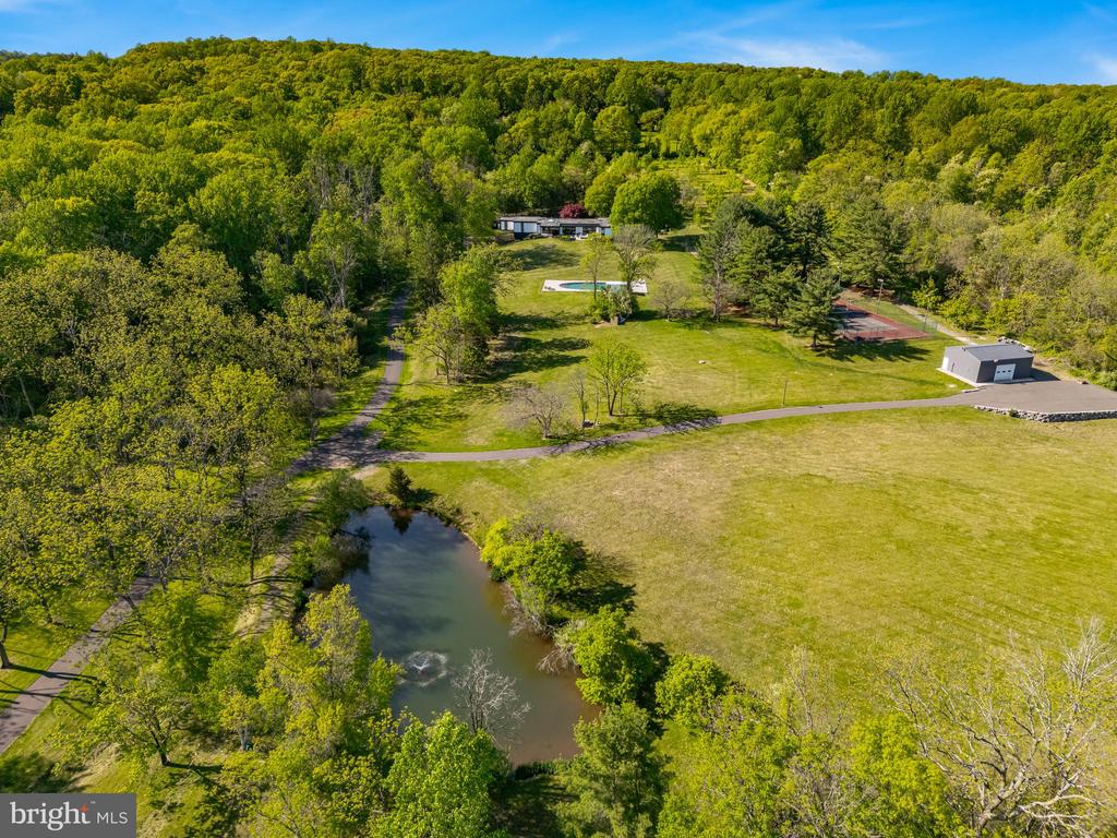 1506 PLEASANT VIEW ROAD