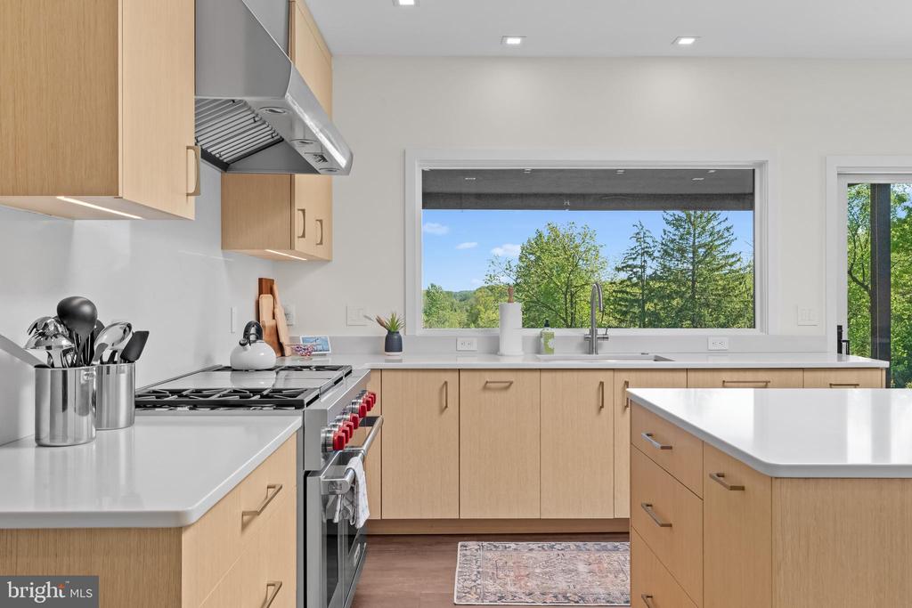 1506 PLEASANT VIEW ROAD