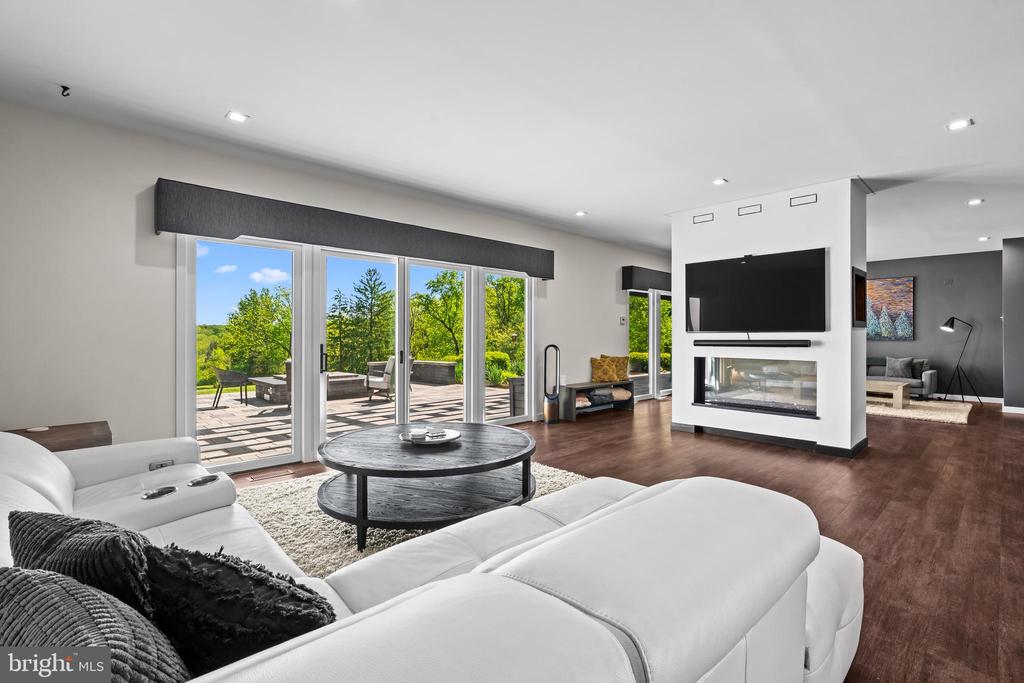 1506 PLEASANT VIEW ROAD